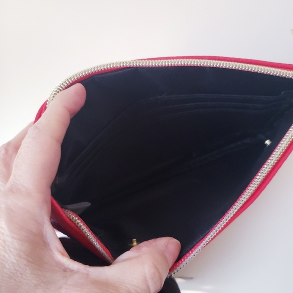 Liz Claiborne Red Phone Charging Wallet - Picture 8 of 12